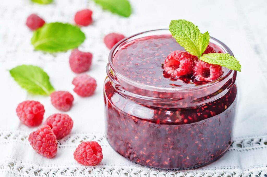 Himbeermarmelade oder Himbeergelee einkochen Einkochen und haltbar machen